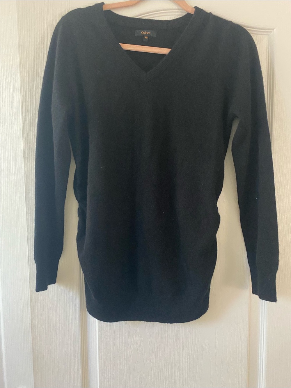 Quince Black V-Neck 100% Cashmere Women's Sweater Quiet Luxury Old Money - Picture 2 of 7